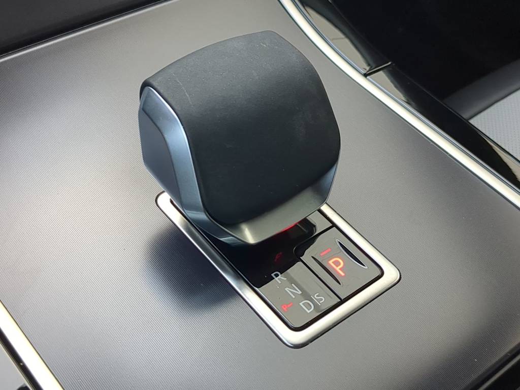 Thumbnail: 2026 Land Rover Range Rover Velar - 36