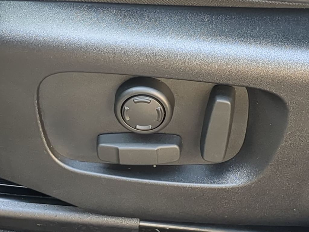 Thumbnail: 2026 Land Rover Range Rover Velar - 25