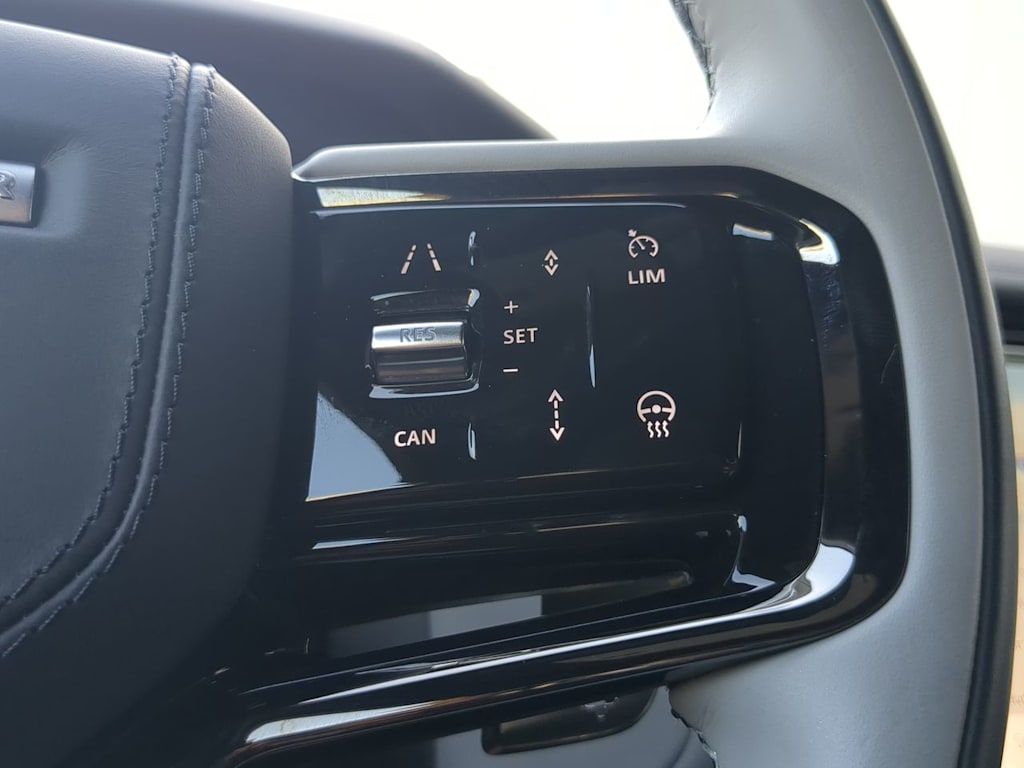 Thumbnail: 2026 Land Rover Range Rover Velar - 31