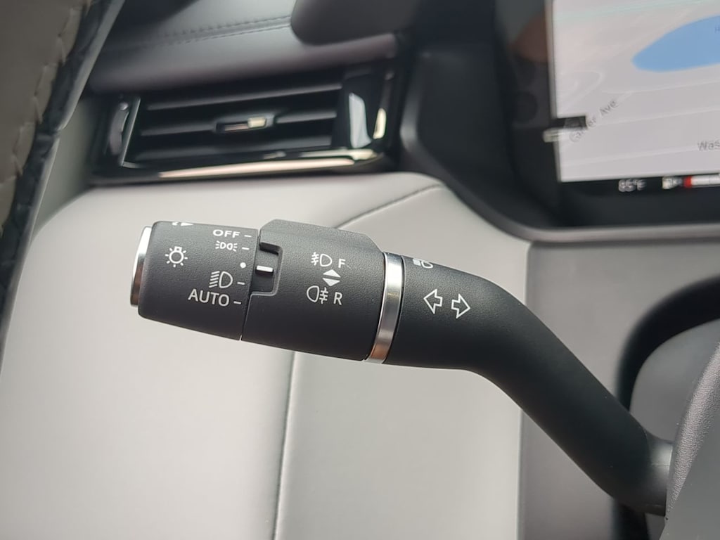 Thumbnail: 2026 Land Rover Range Rover Velar - 30