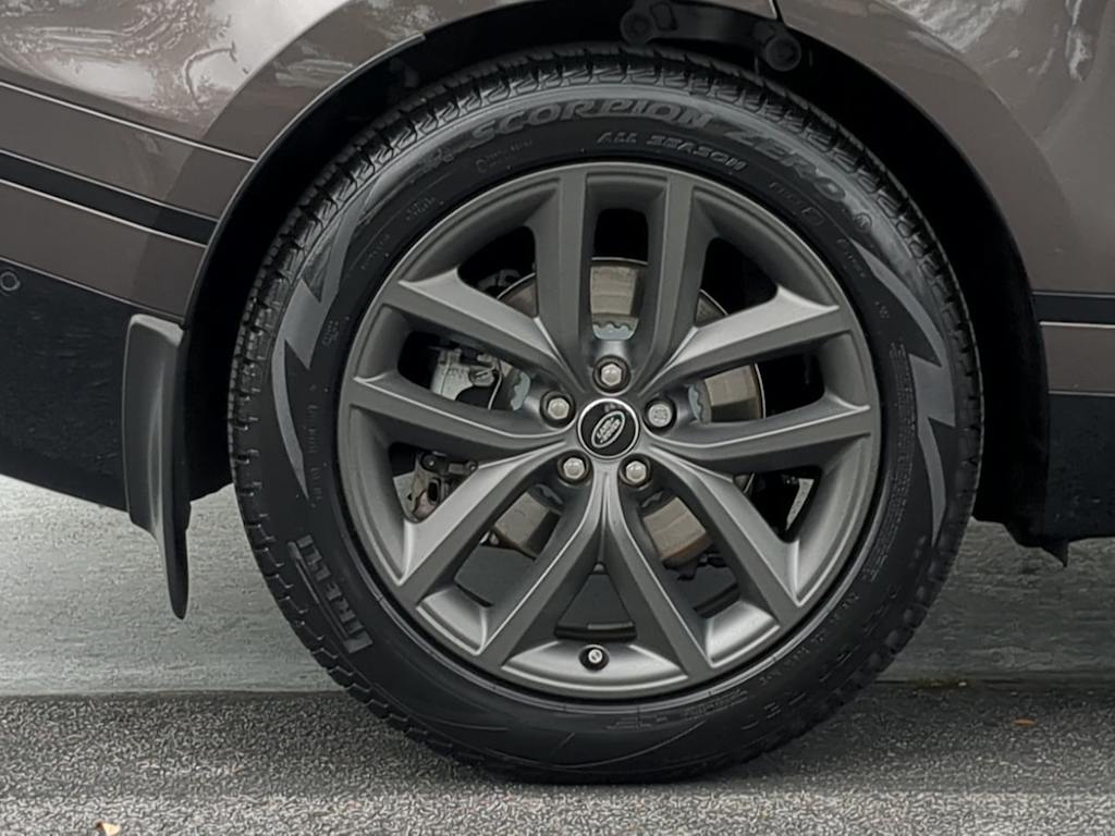 Thumbnail: 2026 Land Rover Range Rover Velar - 7