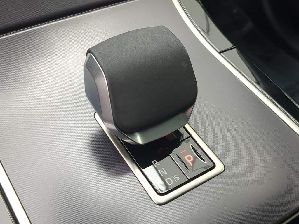 Thumbnail: 2026 Land Rover Range Rover Velar - 15