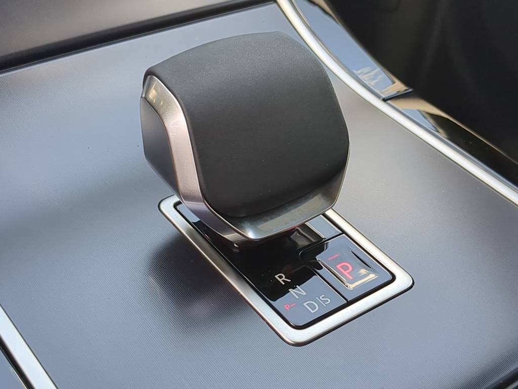 Thumbnail: 2026 Land Rover Range Rover Velar - 37