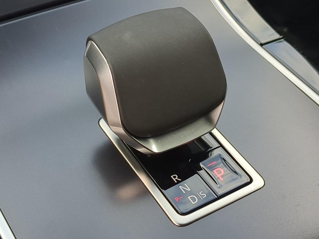 Thumbnail: 2026 Land Rover Range Rover Velar - 16