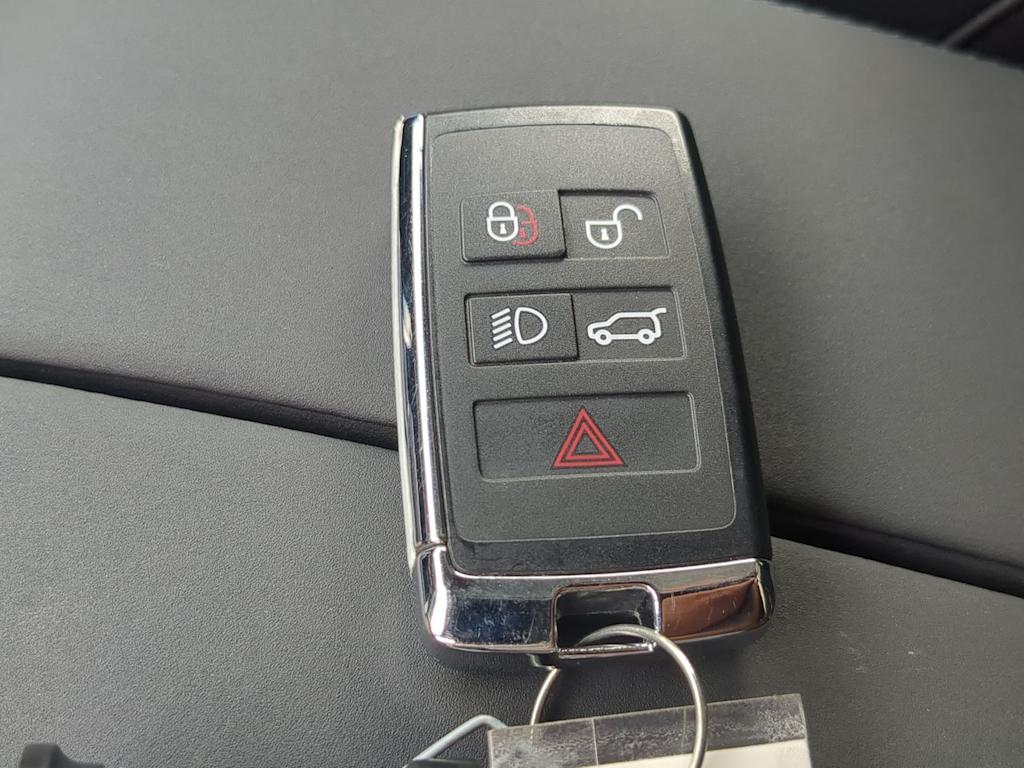 Thumbnail: 2026 Land Rover Range Rover Velar - 37