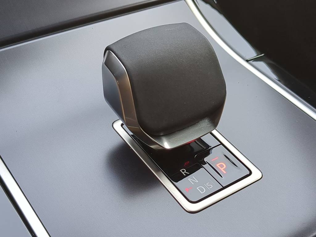 Thumbnail: 2026 Land Rover Range Rover Velar - 18