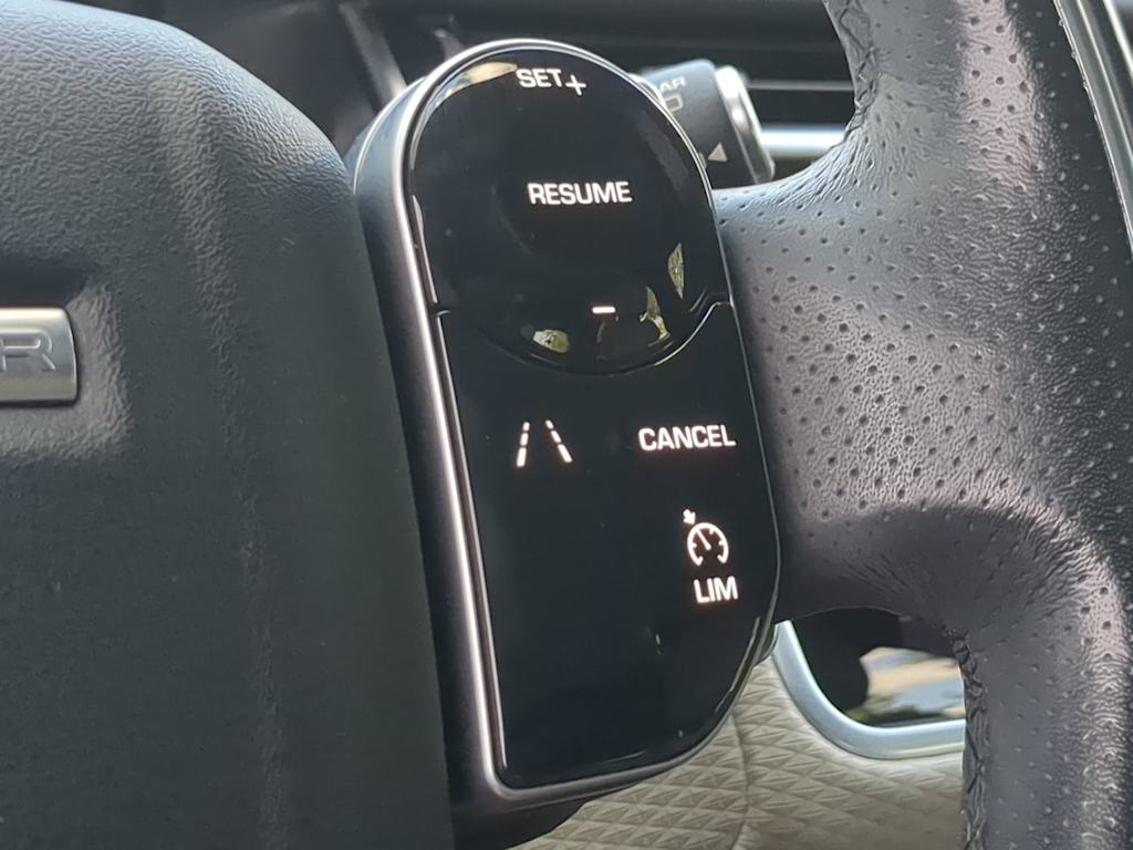 Thumbnail: 2018 Land Rover Range Rover Velar - 30