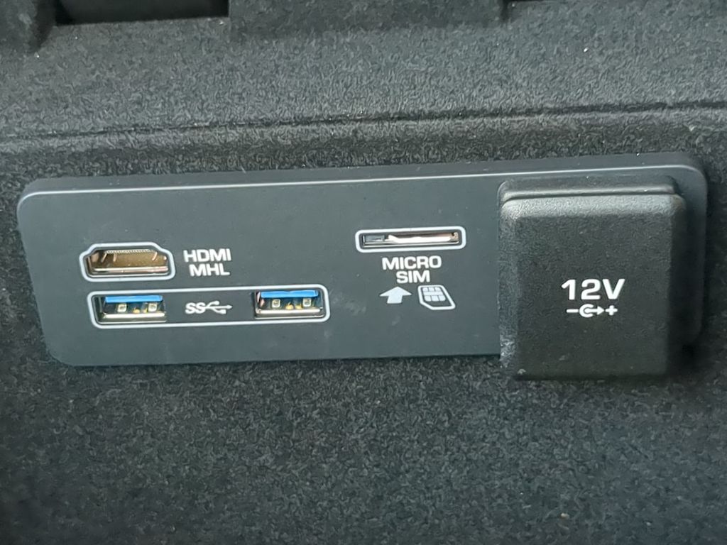 Thumbnail: 2018 Land Rover Range Rover Velar - 35