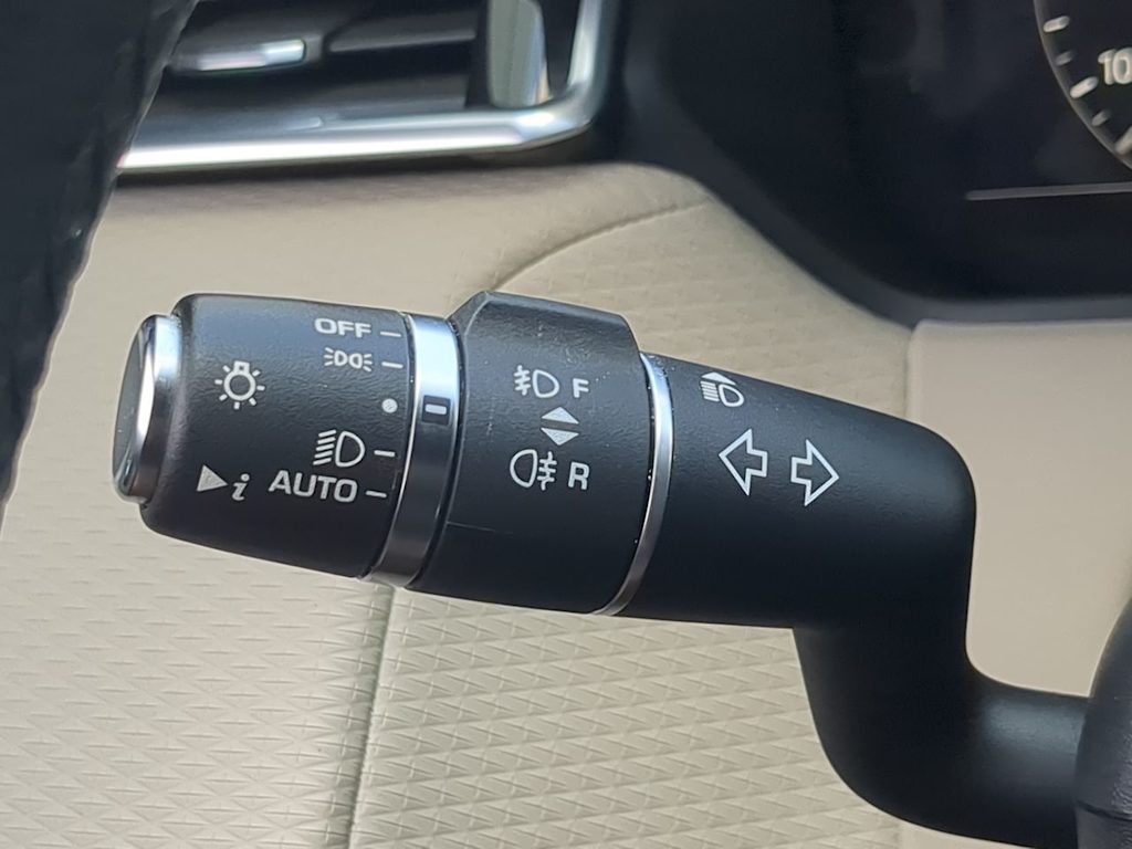 Thumbnail: 2018 Land Rover Range Rover Velar - 31