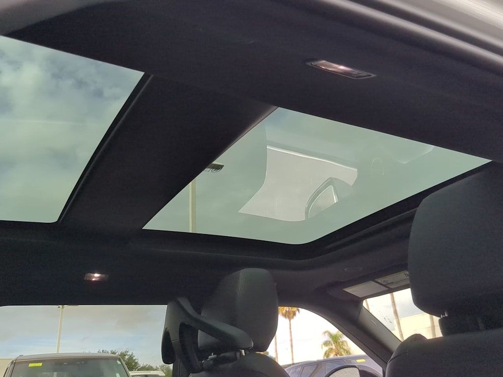 Thumbnail: 2025 Land Rover Range Rover Evoque - 30