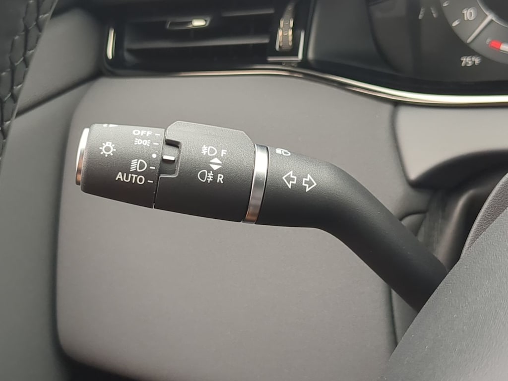 Thumbnail: 2025 Land Rover Range Rover Evoque - 34