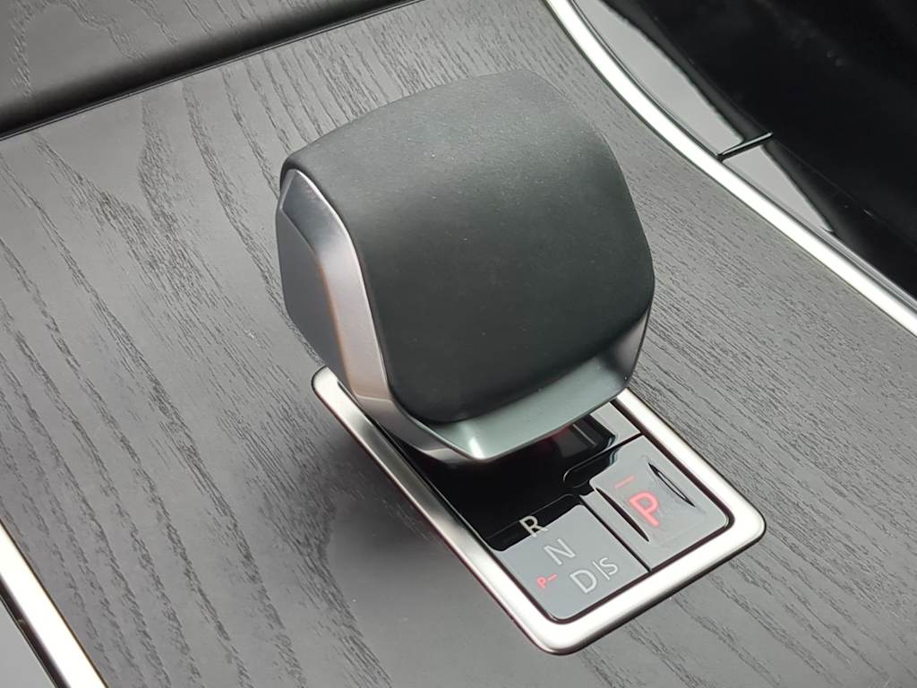 Thumbnail: 2025 Land Rover Range Rover Evoque - 17