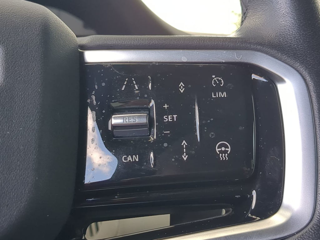 Thumbnail: 2023 Land Rover Range Rover Evoque - 32