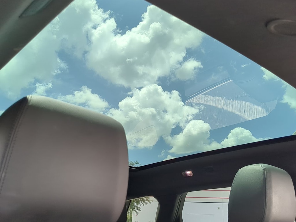 Thumbnail: 2023 Land Rover Range Rover Evoque - 28