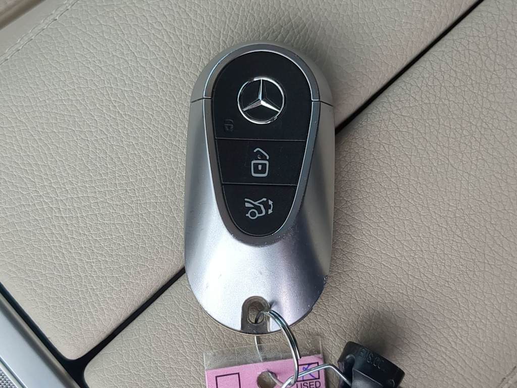 Thumbnail: 2023 Mercedes-Benz C-Class - 19