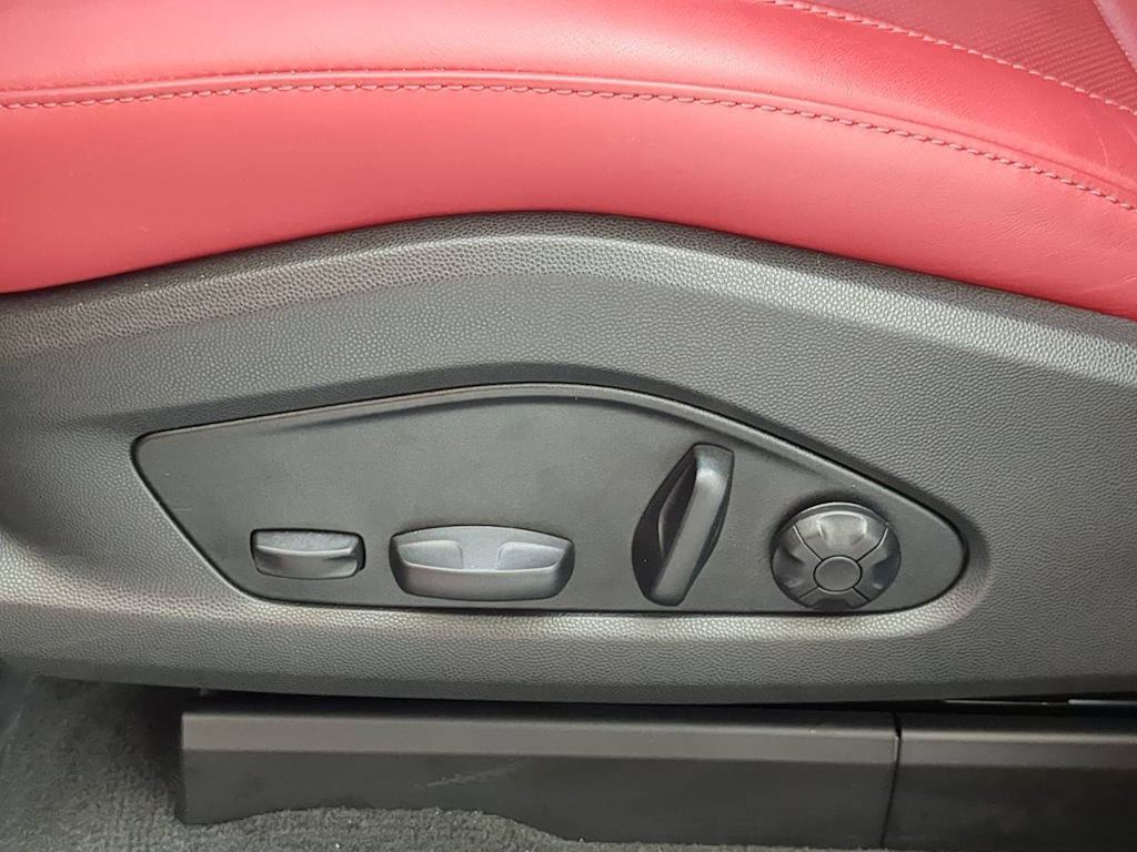 Thumbnail: 2025 Porsche Macan - 25