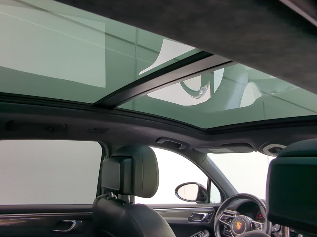 Thumbnail: 2017 Porsche Macan - 30