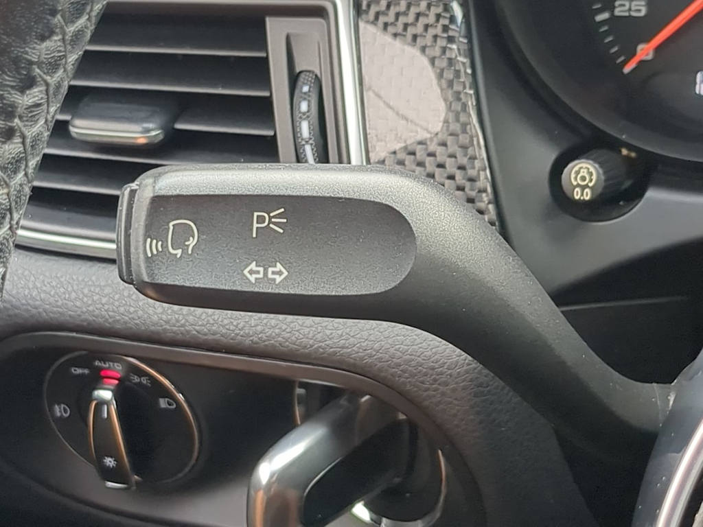 Thumbnail: 2017 Porsche Macan - 35