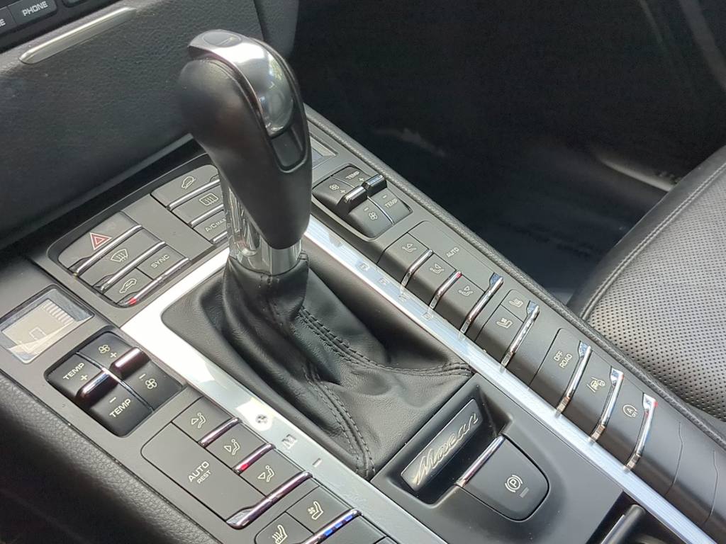 Thumbnail: 2017 Porsche Macan - 15