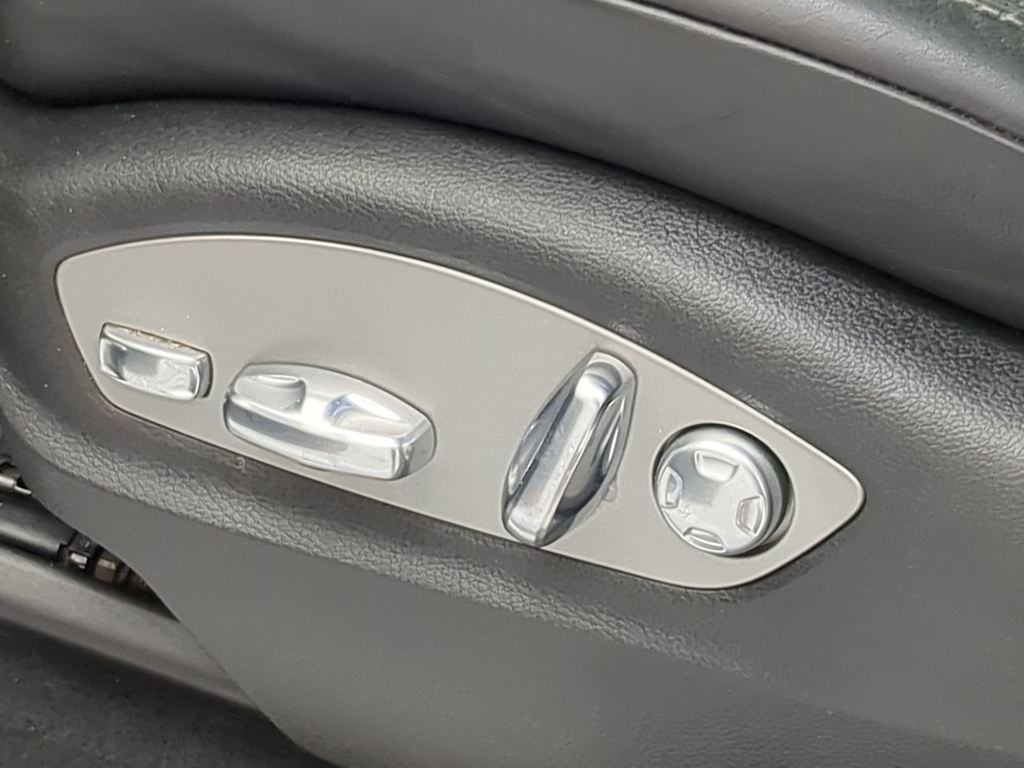 Thumbnail: 2017 Porsche Macan - 27