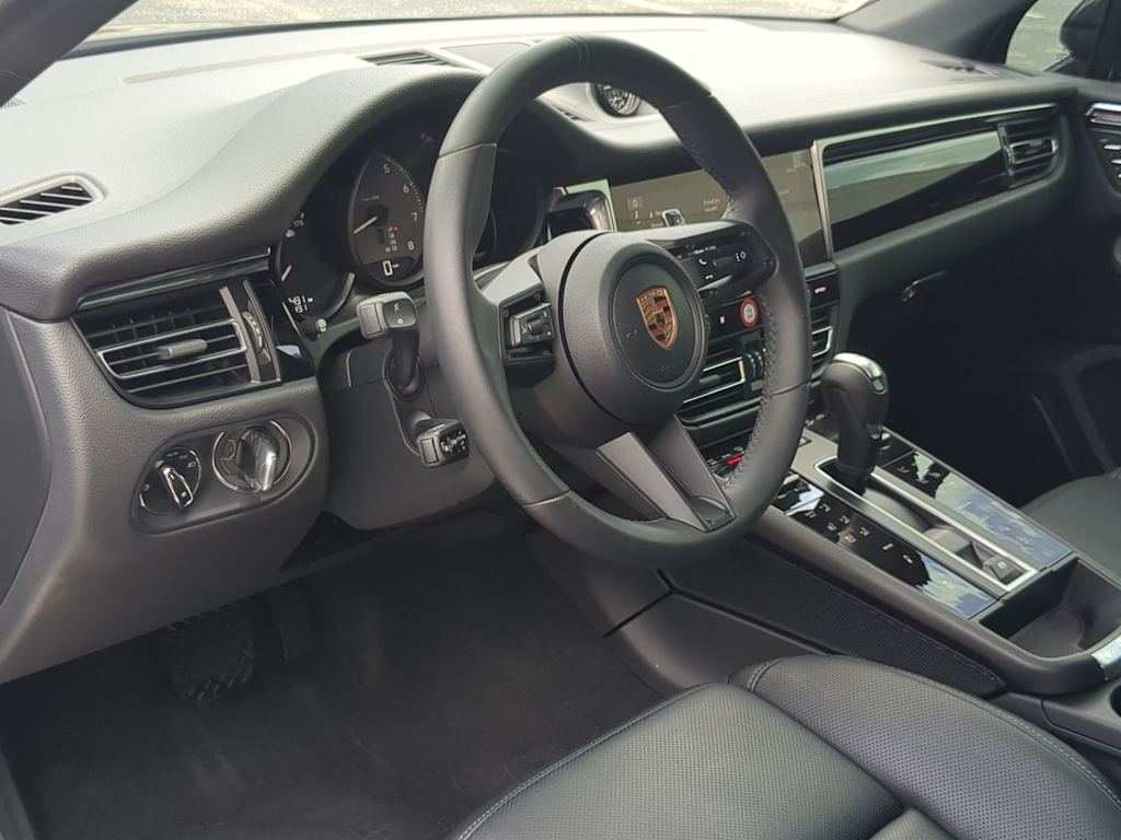 Thumbnail: 2026 Porsche Macan - 2