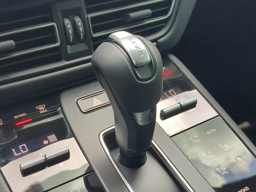 Thumbnail: 2026 Porsche Macan - 39