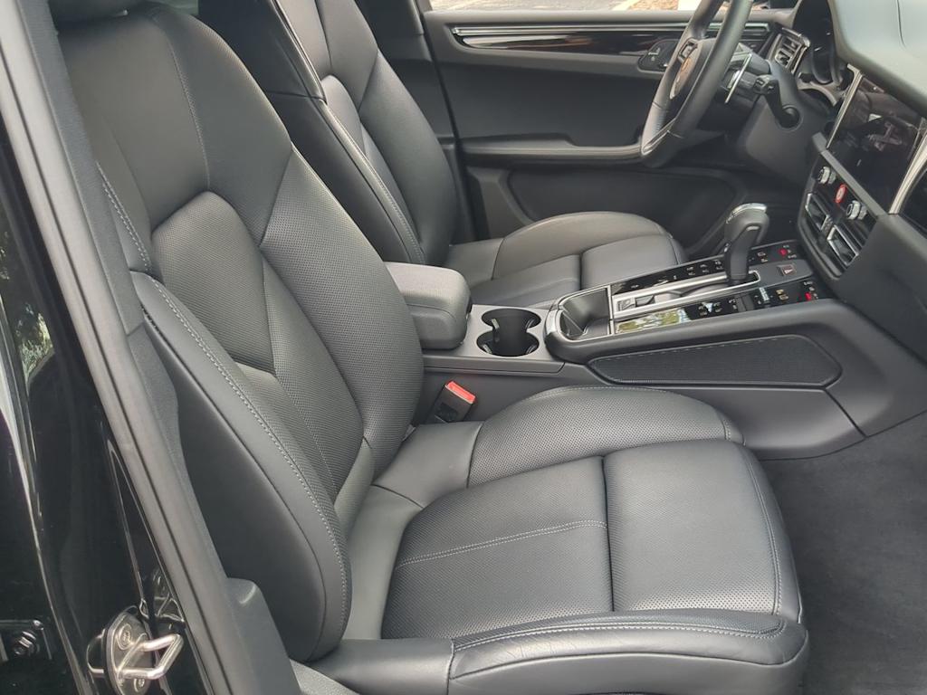 Thumbnail: 2026 Porsche Macan - 11