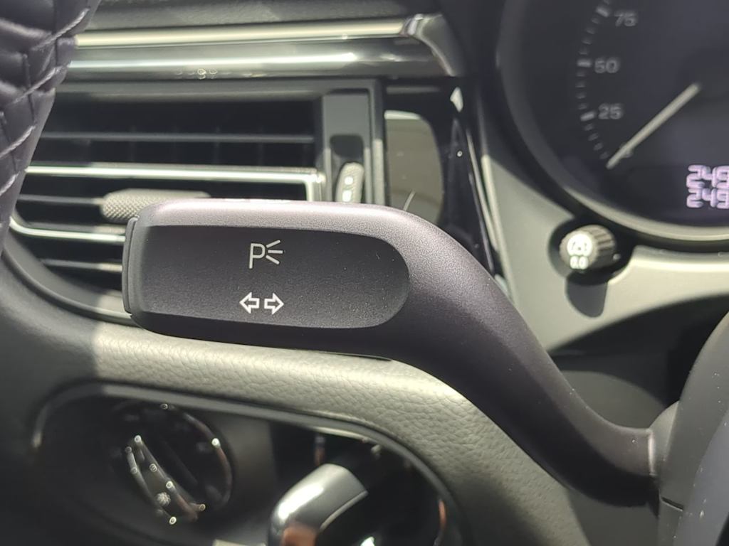 Thumbnail: 2026 Porsche Macan - 15