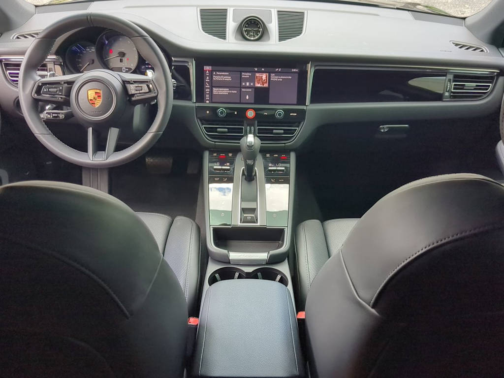 Thumbnail: 2026 Porsche Macan - 9