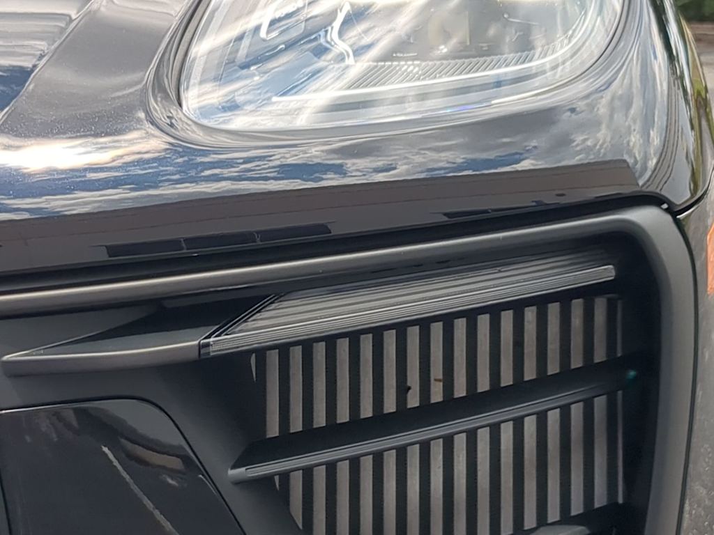 Thumbnail: 2026 Porsche Macan - 6