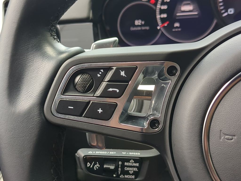 Thumbnail: 2023 Porsche Cayenne - 31