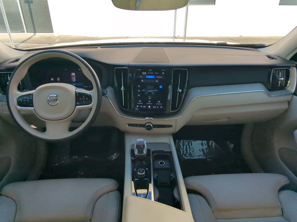 Thumbnail: 2023 Volvo XC60 - 9