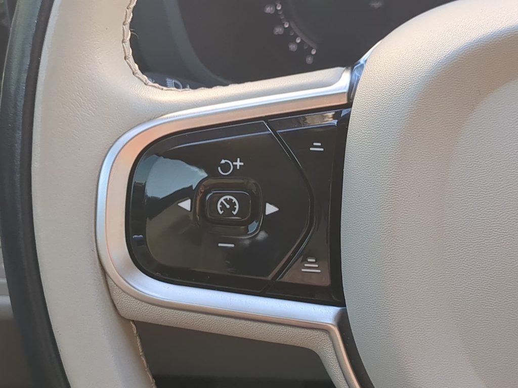 Thumbnail: 2023 Volvo XC60 - 30