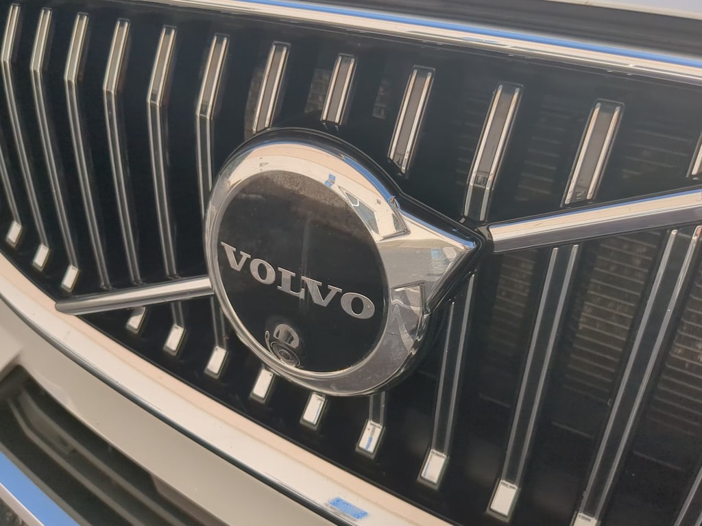 Thumbnail: 2023 Volvo XC60 - 23