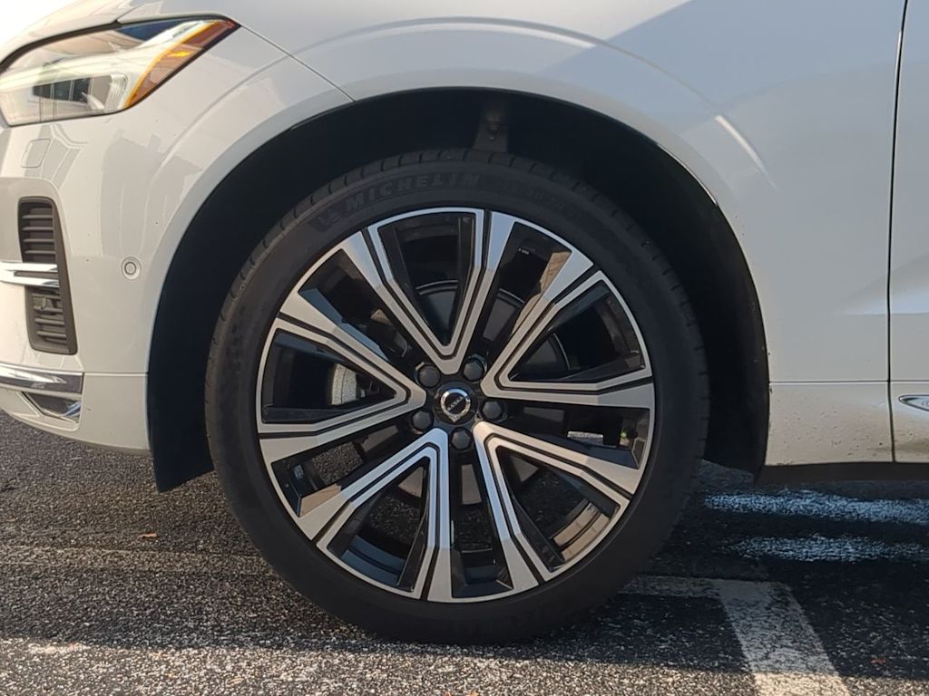 Thumbnail: 2023 Volvo XC60 - 7