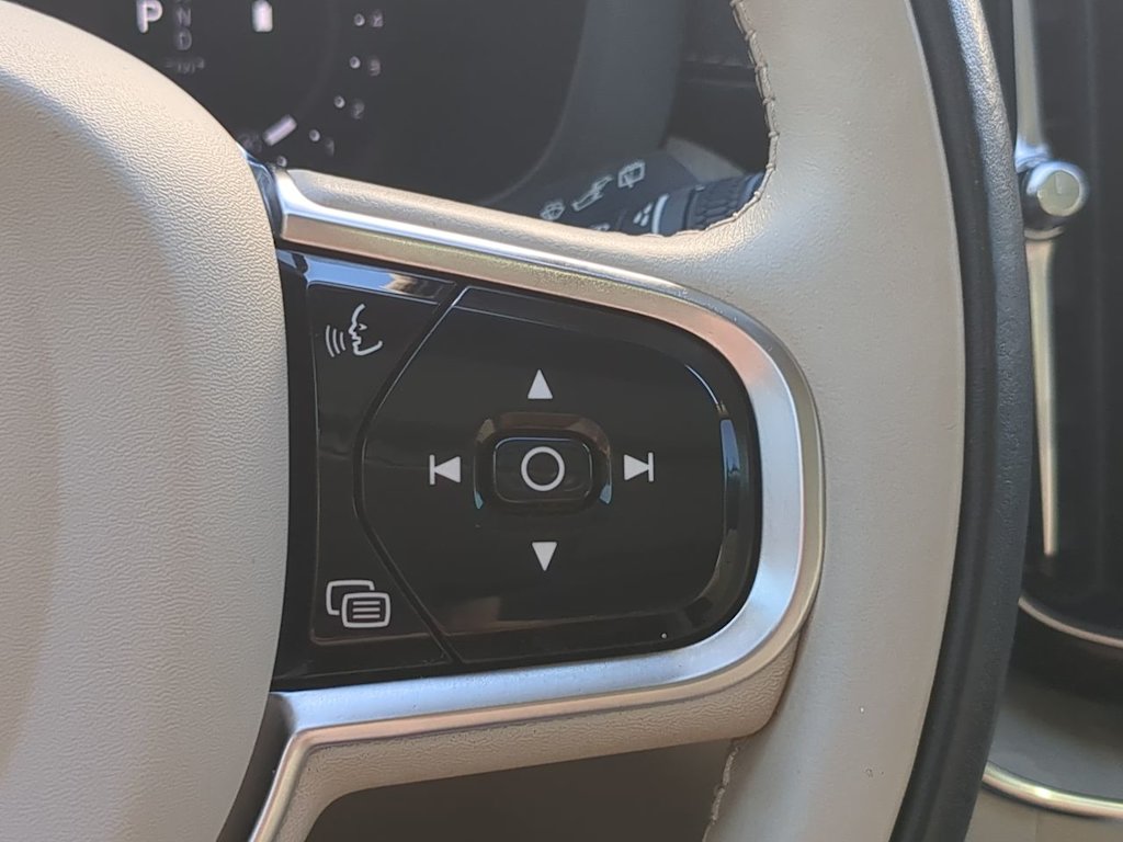 Thumbnail: 2023 Volvo XC60 - 31