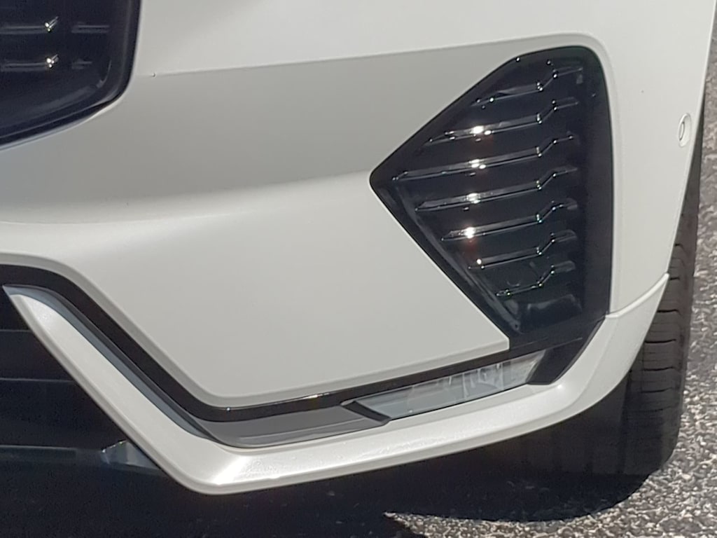 Thumbnail: 2025 Volvo XC60 - 24