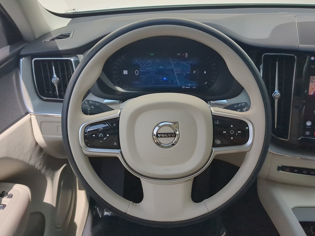 Thumbnail: 2025 Volvo XC60 - 13