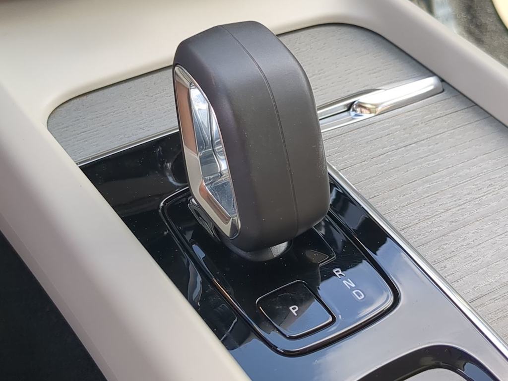 Thumbnail: 2025 Volvo XC60 - 15