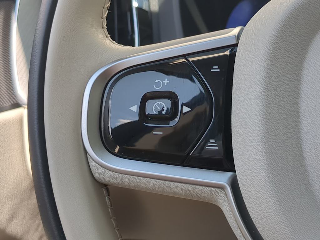 Thumbnail: 2025 Volvo XC60 - 31