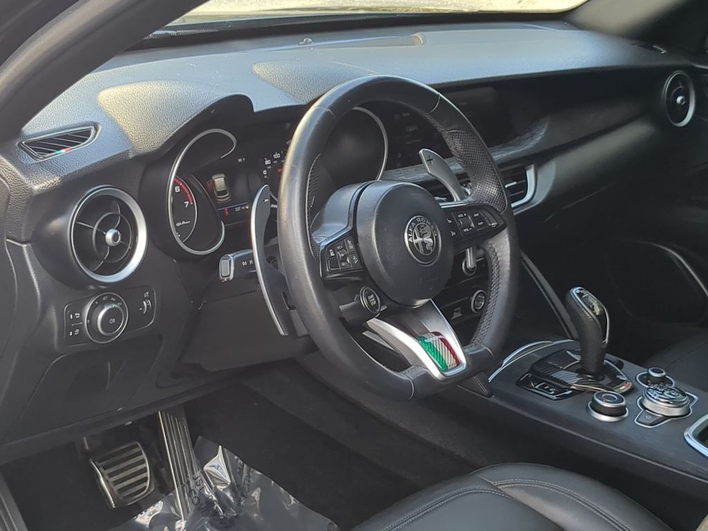 Thumbnail: 2022 Alfa Romeo Stelvio - 2