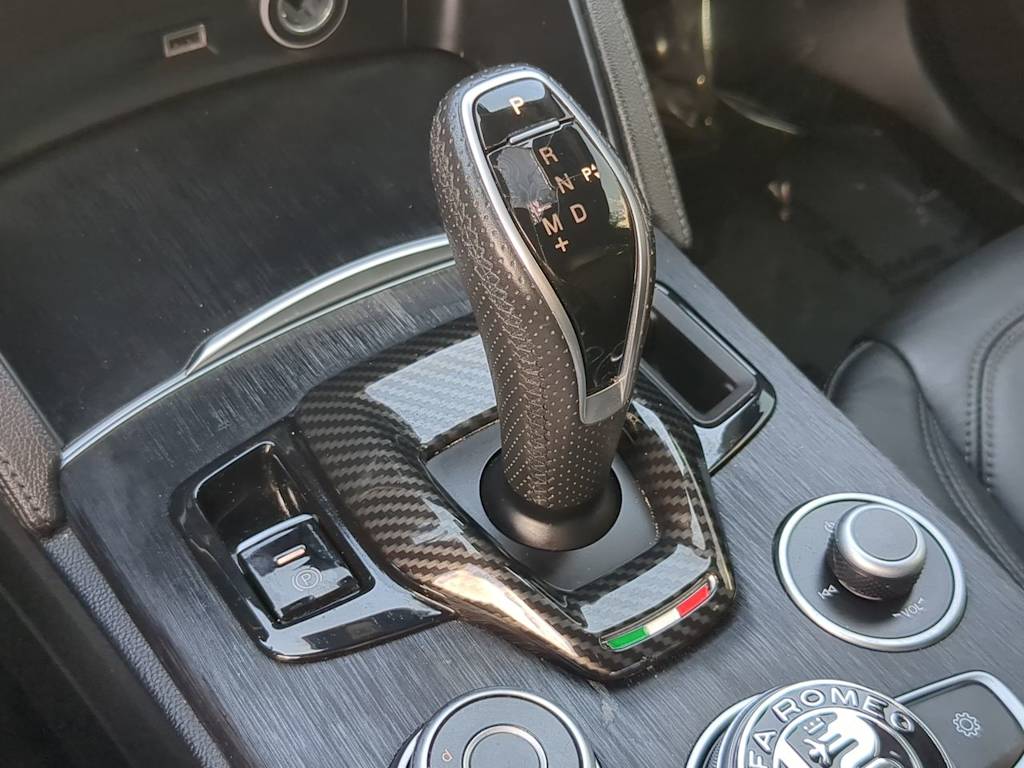 Thumbnail: 2022 Alfa Romeo Stelvio - 15