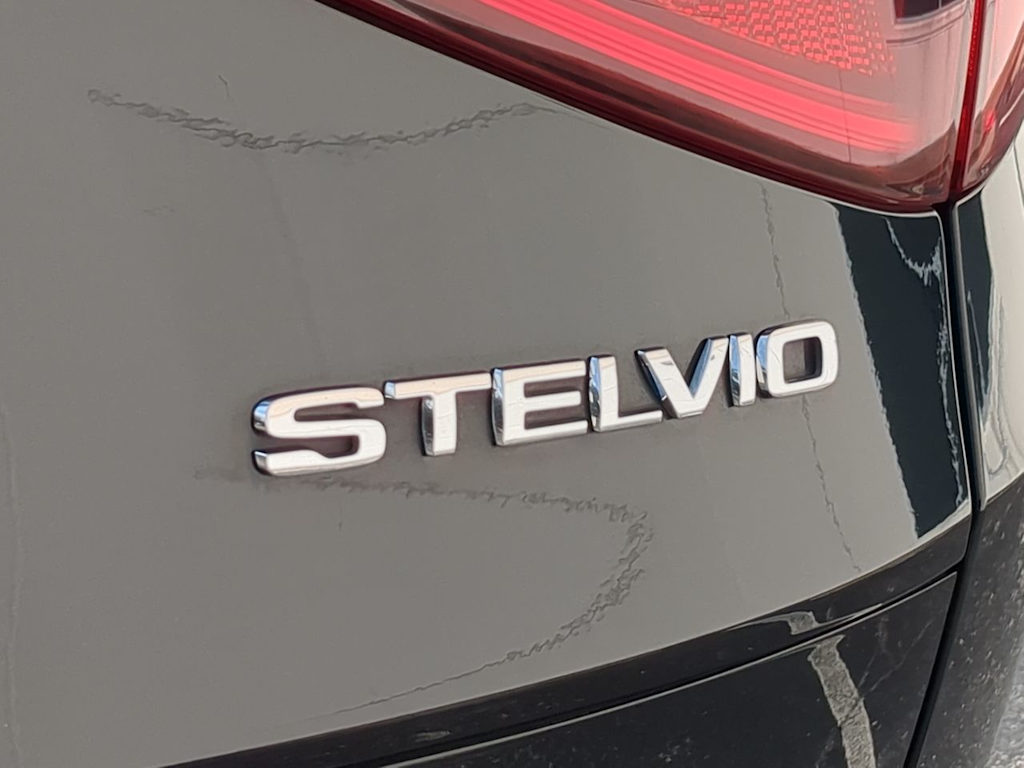 Thumbnail: 2022 Alfa Romeo Stelvio - 25