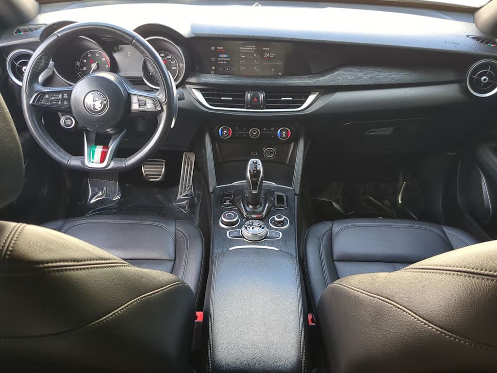 Thumbnail: 2022 Alfa Romeo Stelvio - 9