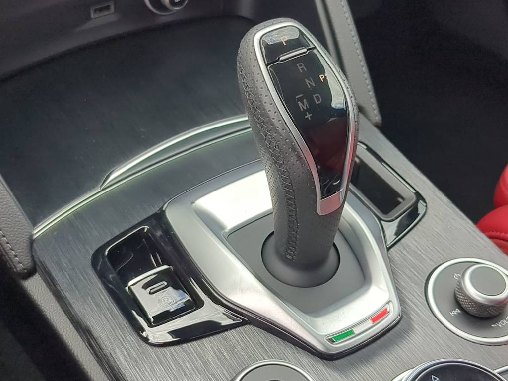 Thumbnail: 2023 Alfa Romeo Stelvio - 16