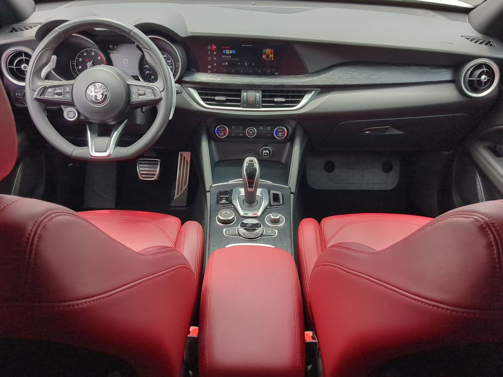 Thumbnail: 2023 Alfa Romeo Stelvio - 10