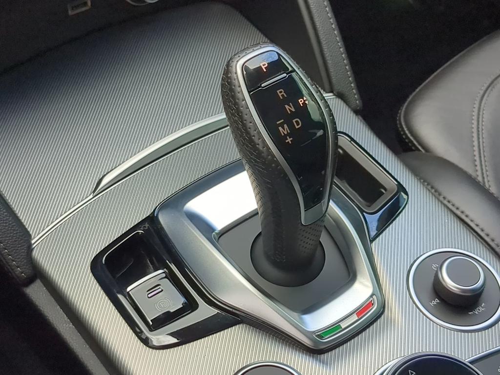 Thumbnail: 2020 Alfa Romeo Stelvio - 14