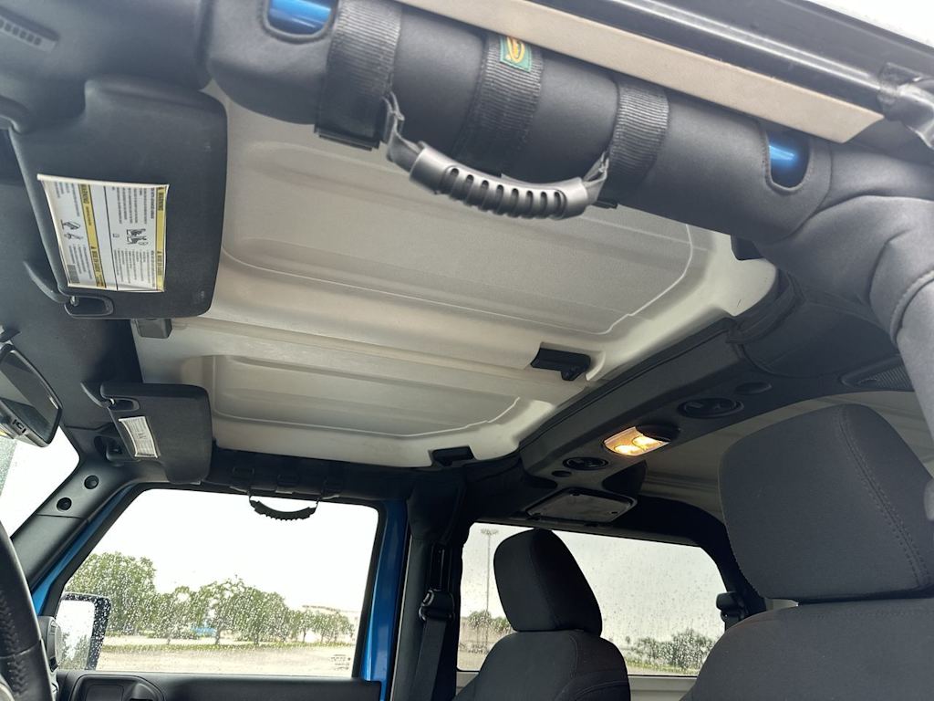 Thumbnail: 2015 Jeep Wrangler - 23