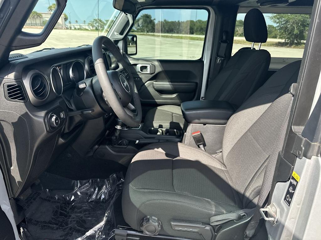 Thumbnail: 2023 Jeep Wrangler - 10