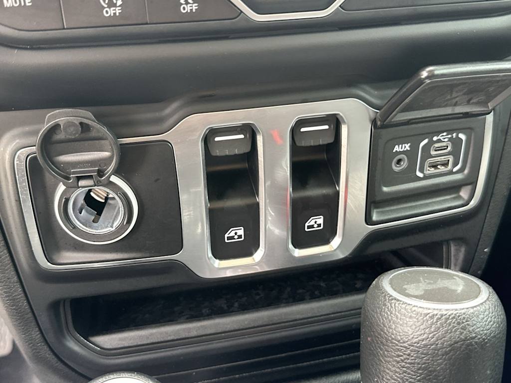 Thumbnail: 2023 Jeep Wrangler - 32